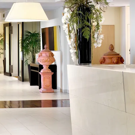 Ξενοδοχείο Eliseo 4*